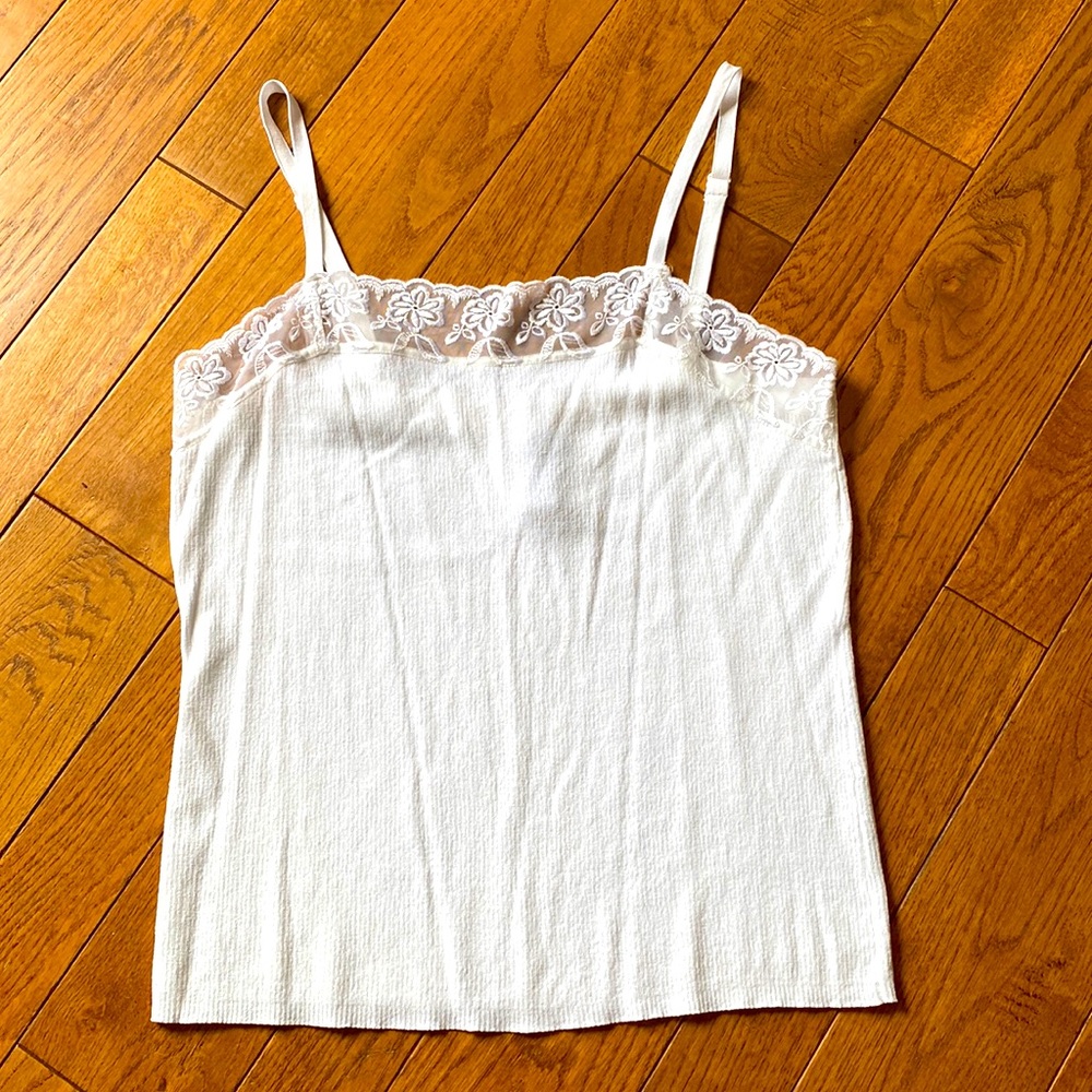Chico’s Size 3 White Spaghetti Strap Tank super Soft Lace outline at Top EUC